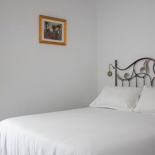 Cama de habitación roja